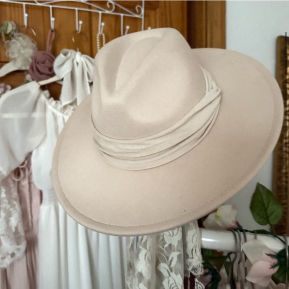 Western Felt Cream Women's Hat/Fedora - Picture 2 of 7